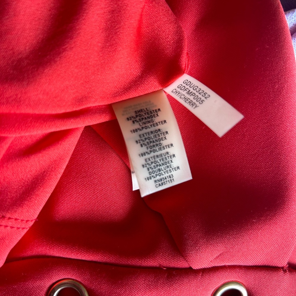 Guess Red Mini Large Size 12 Perfect For A Especi… - image 8